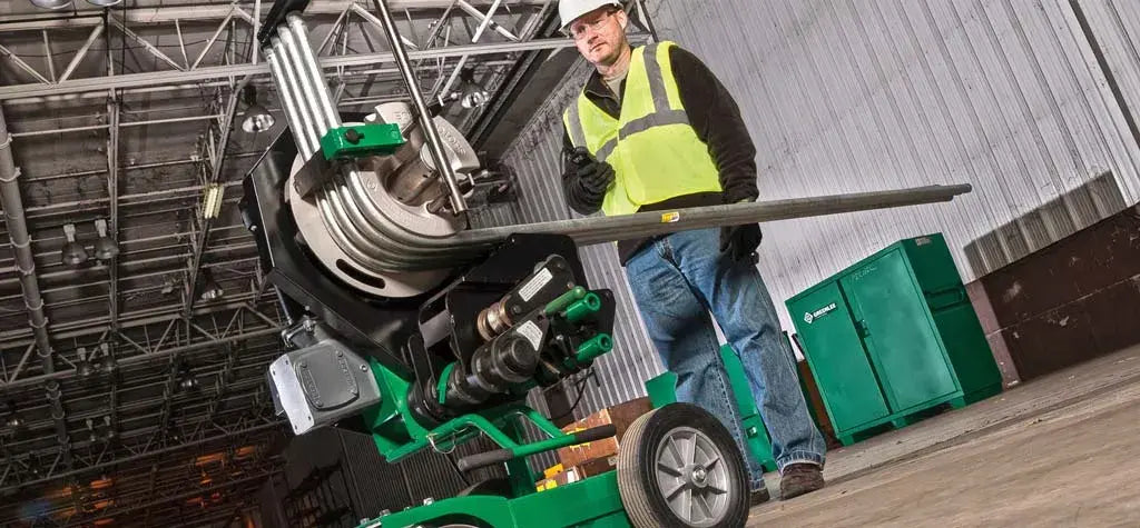 Optimización de Tendido Eléctrico Industrial: El uso de Curvadoras Greenlee