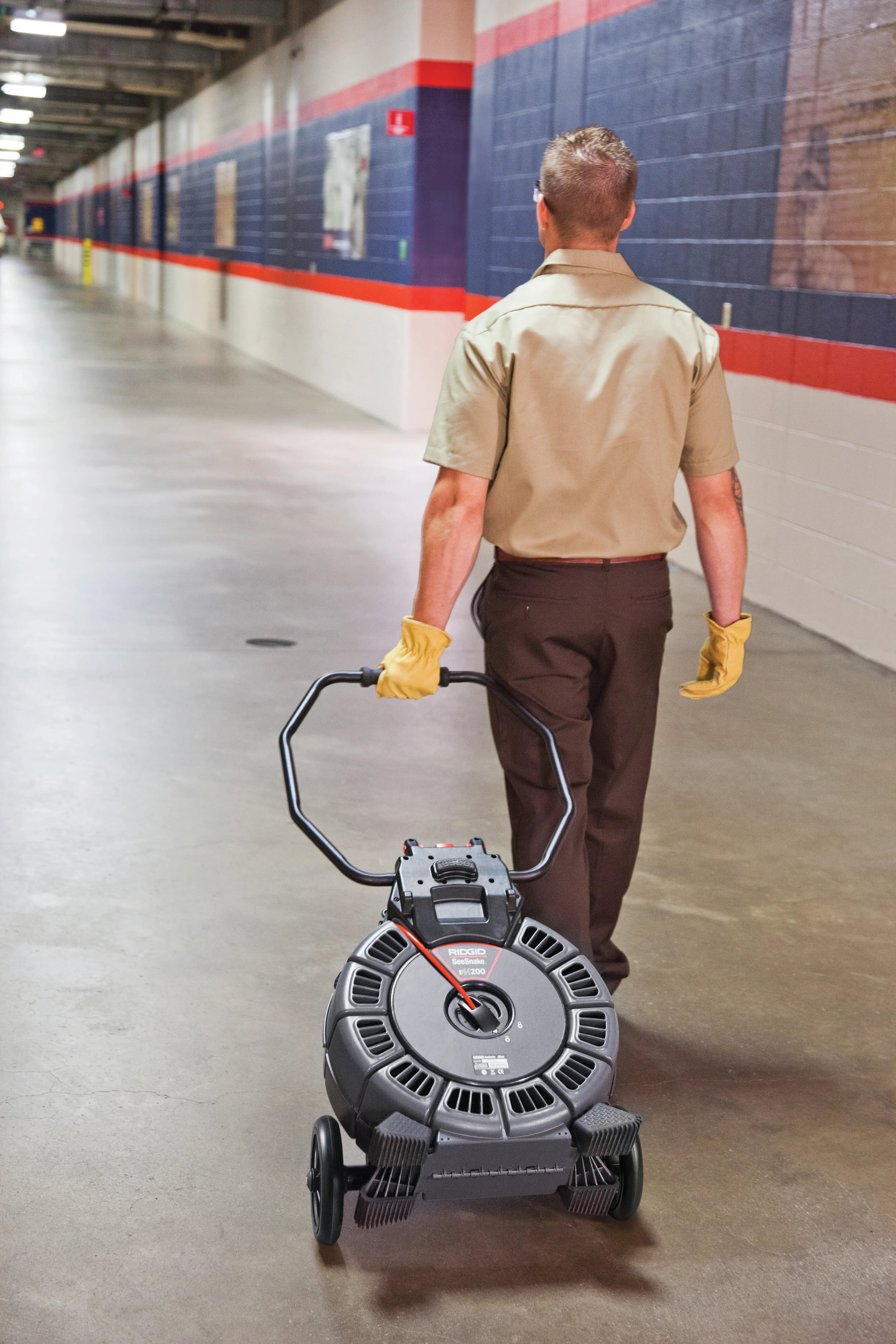 RIDGID 63658 - Carrete SeeSnake® rM200A (200') con cámara autonivelante TruSense® - Vista 4