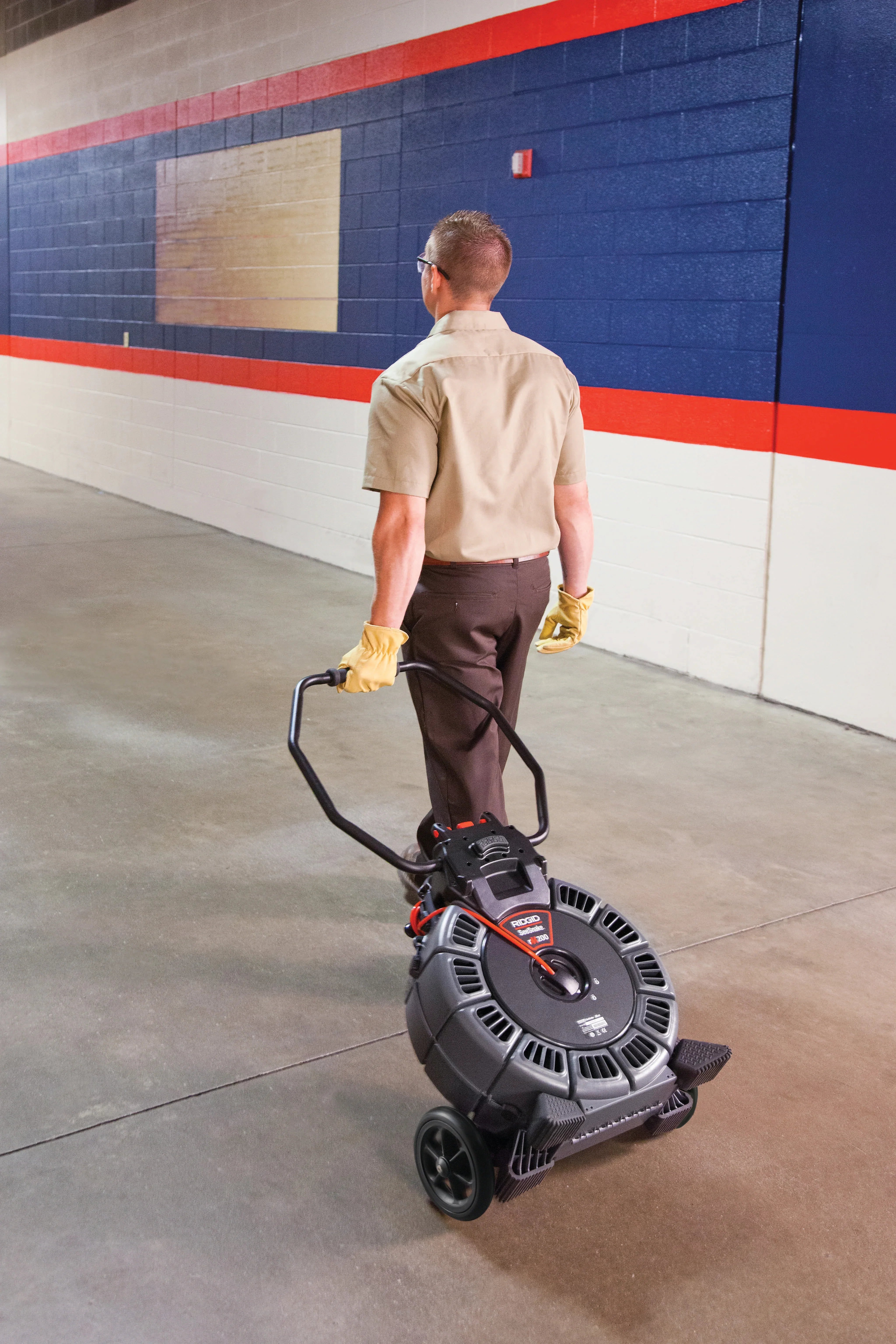 RIDGID 63663 - Carrete SeeSnake® rM200B (165') con cámara autonivelante TruSense® - Vista 4