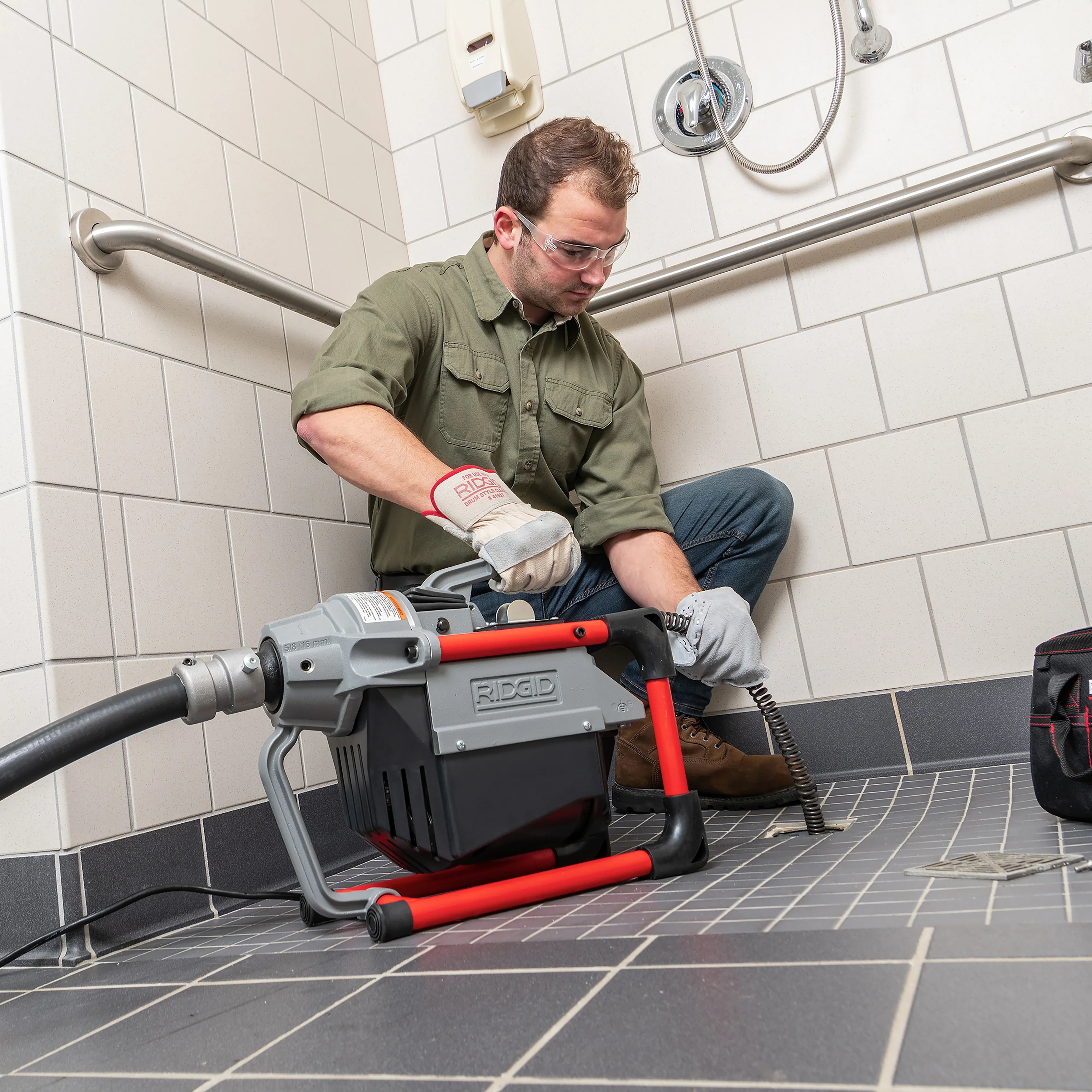 RIDGID 66512 - Máquina con manopla A-1 de llave de pasador A-12 y manguera de guía - Vista 9