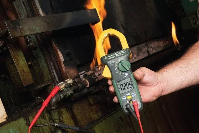 Pinza amperimétrica para aplicaciones industriales, 1000 Voltios, 1000 Amperes de calibrada Greenlee - Prueba y Medición