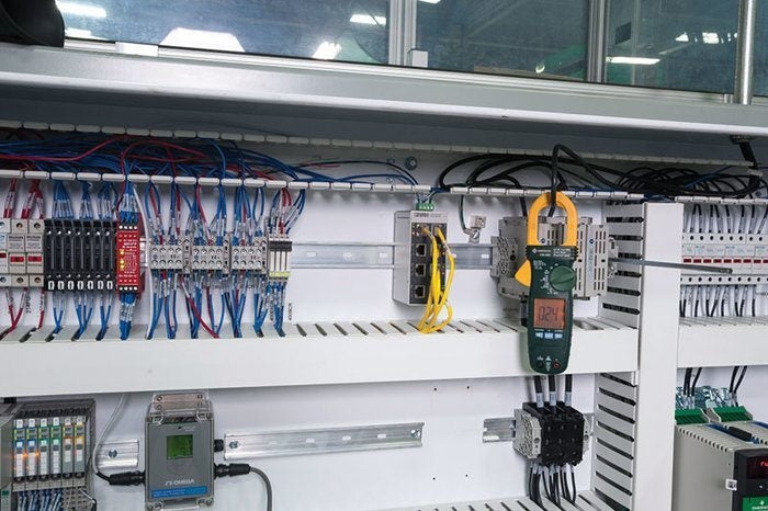 Pinza amperimétrica CA RMS verdadero, 600 Voltios, 600 Amperes, calibrada Greenlee - Prueba y Medición